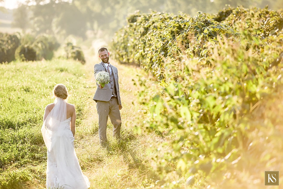 Michigan wedding photos, Unique wedding portrait, Must have wedding picture, www.kelliesaunders.com